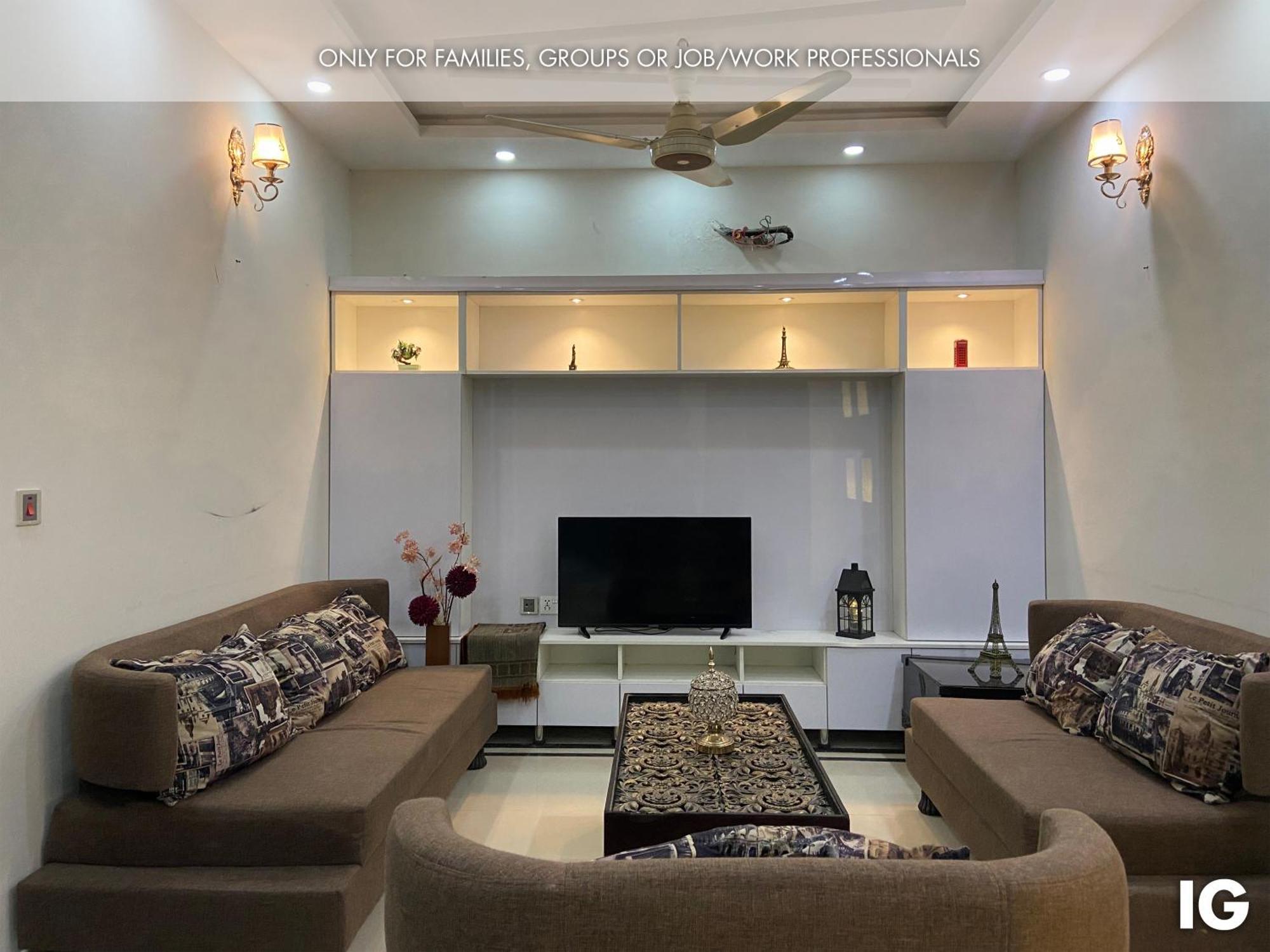 3 Bedroom Furnished Holiday Home Near Valencia Town, Lake City & Ring Road Lahore Buitenkant foto